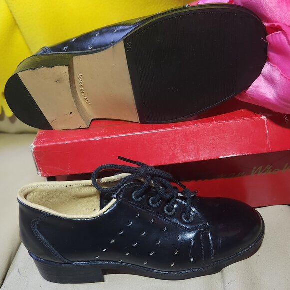 S51 New Made in Italy perforated pattern on sides laceups resembles tap shoes - Picture 3 of 4